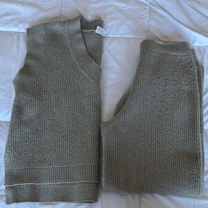 Sage Green knitwear set (M)